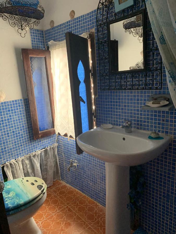 Hathor ,Casa Marroqui Con Dos Terrazas En La Medina Antigua , Ideal Parejas!! Wifi!! Asilah Dış mekan fotoğraf